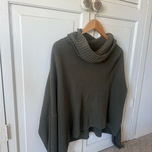 Hollister Olive Green Women's Sweater